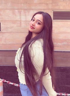 Amisha - escort in Mumbai Photo 1 of 4