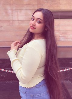 Amisha - escort in Mumbai Photo 2 of 4