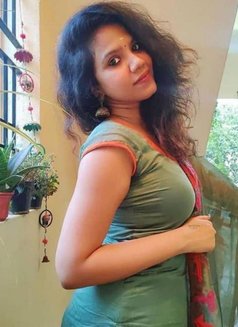 Amisha Reddy - puta in Hyderabad Photo 2 of 3