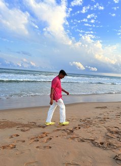 Amk - Male escort in New Delhi Photo 4 of 5