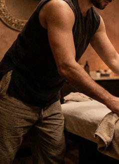 Ammar - Male escort in Colombo Photo 3 of 3