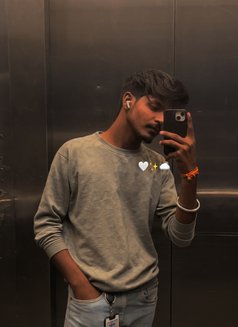 Ammy - Acompañantes masculino in New Delhi Photo 6 of 9