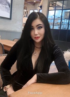 Ammy - escort in Abu Dhabi Photo 4 of 6