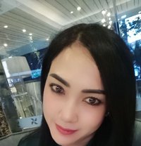 Amora - puta in Surabaya