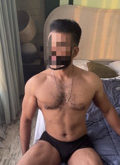 Amrxxxxx - Male escort in Riyadh Photo 3 of 7