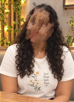 Lakshmi Tamil Working girlGF experience - puta in Dubai Photo 1 of 7