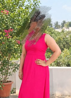 Lakshmi Tamil Working girlGF experience - puta in Dubai Photo 3 of 7