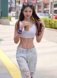 Amy - escort in Beijing Photo 2 of 4