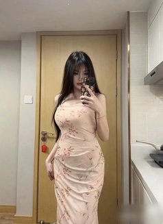 Amy - escort in Guangzhou Photo 3 of 4