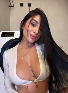 Amy - escort in Dubai Photo 3 of 11