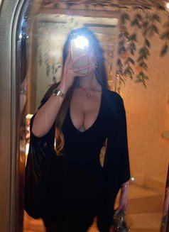 Amy Curvey Model - puta in Dubai Photo 21 of 25