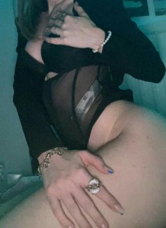 Amy - puta in Riyadh Photo 3 of 3