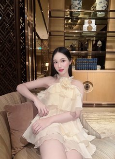 Amy - Transsexual escort in Tokyo Photo 2 of 6