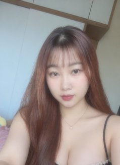 Amy - escort in Singapore Photo 1 of 8