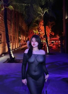 Amy - escort in Singapore Photo 6 of 8