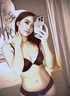 Amy - puta in Abu Dhabi Photo 1 of 5