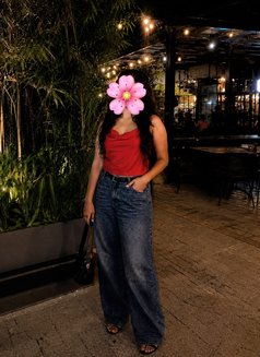 Amy - escort in Colombo Photo 2 of 3