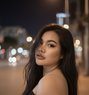 Amy - puta in Al Manama Photo 1 of 5