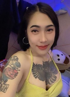 Amy - escort in Dubai Photo 4 of 6