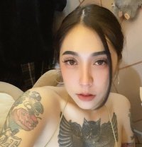 Amy - puta in Dubai Photo 5 of 8