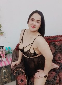 Amy - escort in Muscat Photo 7 of 8
