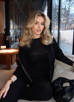 Amy - escort in İstanbul Photo 2 of 11