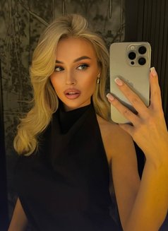 Amy - escort in İstanbul Photo 9 of 11