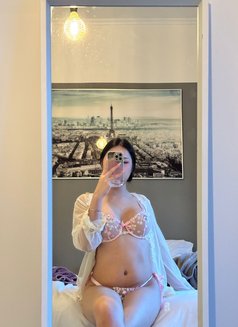 Emily - Transsexual escort in Dubai Photo 2 of 5