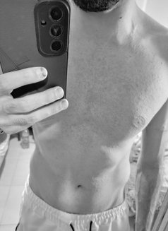 An0 - Acompañantes masculino in Beirut Photo 2 of 6