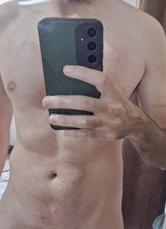 An0 - Acompañantes masculino in Beirut Photo 3 of 6