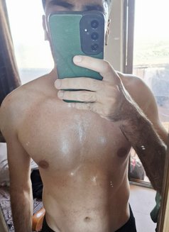 An0 - Acompañantes masculino in Beirut Photo 5 of 6