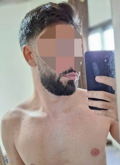 An0 - Acompañantes masculino in Beirut Photo 1 of 4