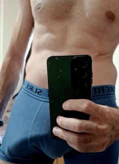 An0 - Acompañantes masculino in Beirut Photo 3 of 4