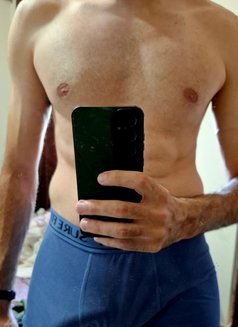 An0 - Acompañantes masculino in Beirut Photo 4 of 4