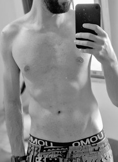 An9 - Acompañantes masculino in Beirut Photo 1 of 1