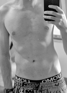 AN9 - Acompañantes masculino in Beirut Photo 2 of 3