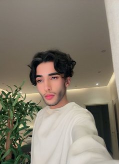 Ana Deifrent - Intérprete masculino de adultos in Riyadh Photo 6 of 9