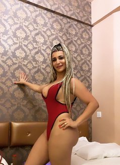LINDA PORNÔ ONLY FANS - Transsexual escort in Dubai Photo 15 of 21