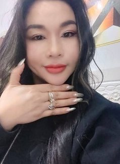 Ana Tran Sexy - puta in Pune Photo 5 of 9