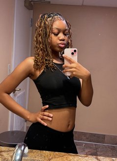 Anabel - puta in Dammam Photo 5 of 11