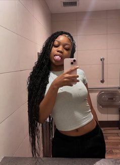 Anabel - puta in Dammam Photo 8 of 11