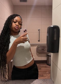 Anabel - puta in Dammam Photo 9 of 11