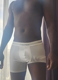 Anaconda27cmxxxl - Male escort in Dubai Photo 5 of 18