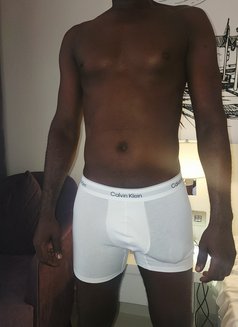 Anaconda27cmxxxl - Male escort in Dubai Photo 7 of 18