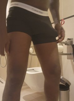 Anaconda27cmxxxl - Male escort in Dubai Photo 8 of 18