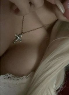 Anahita - escort in Dubai Photo 8 of 9