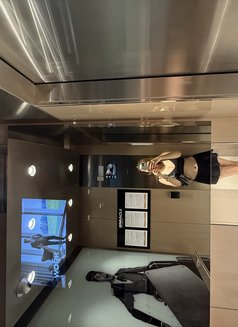 Anahita - puta in Dubai Photo 8 of 11