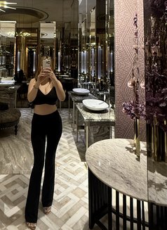 Anahita - puta in Dubai Photo 10 of 11