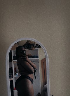 Anal Slut - puta in Nairobi Photo 2 of 3