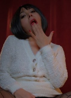 Analy - masseuse in Montreal Photo 6 of 7